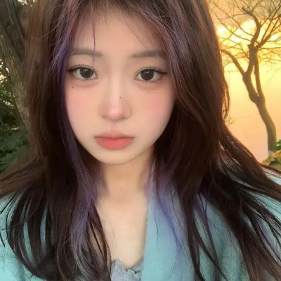 小鬼头上的女人